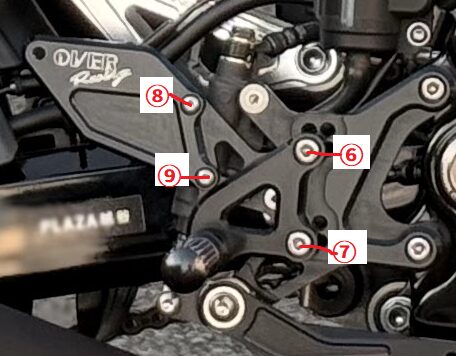 Z900RS OVER Racing バックステップ ボルトサイズ 右側