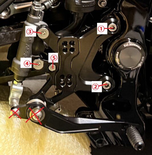 Z900RS OVER Racing バックステップ ボルトサイズ 右側